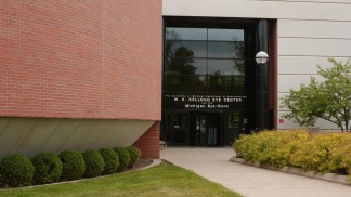 1980s photo of the Kellogg Eye Center entrance