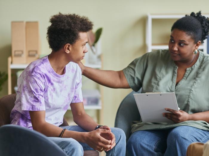 Woman supporting a teenager in need