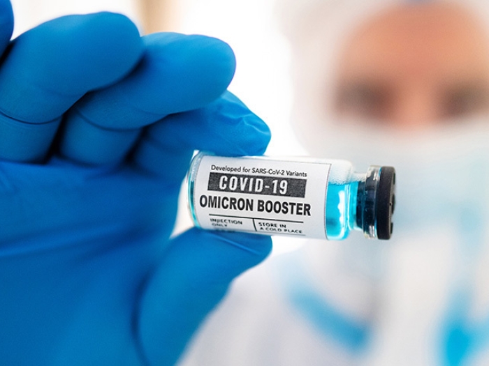 holding vaccine vial