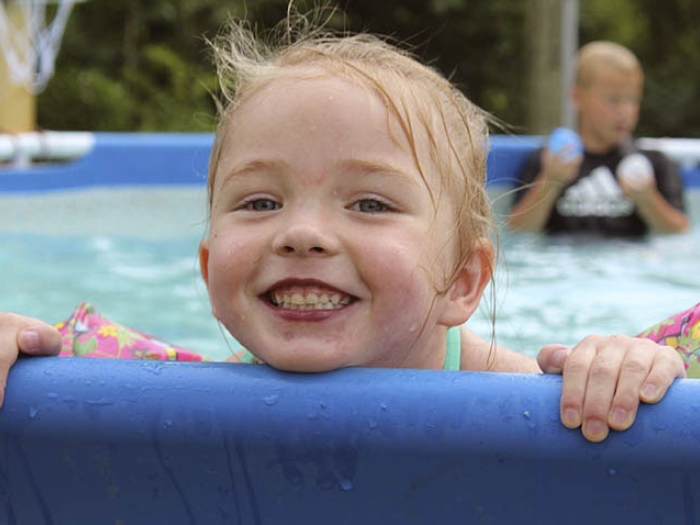 Little girl in swimming pool