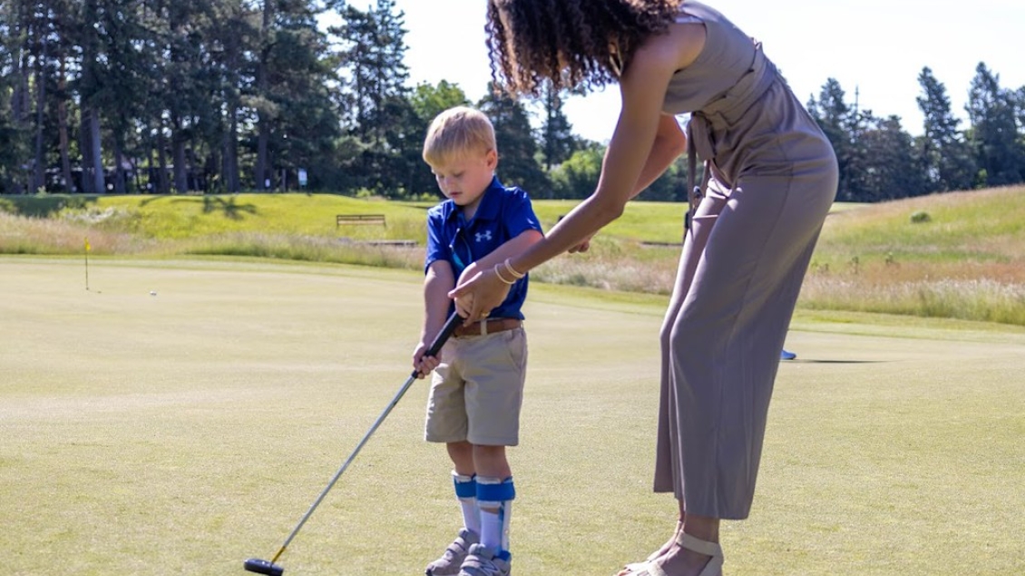 Little boy teeing